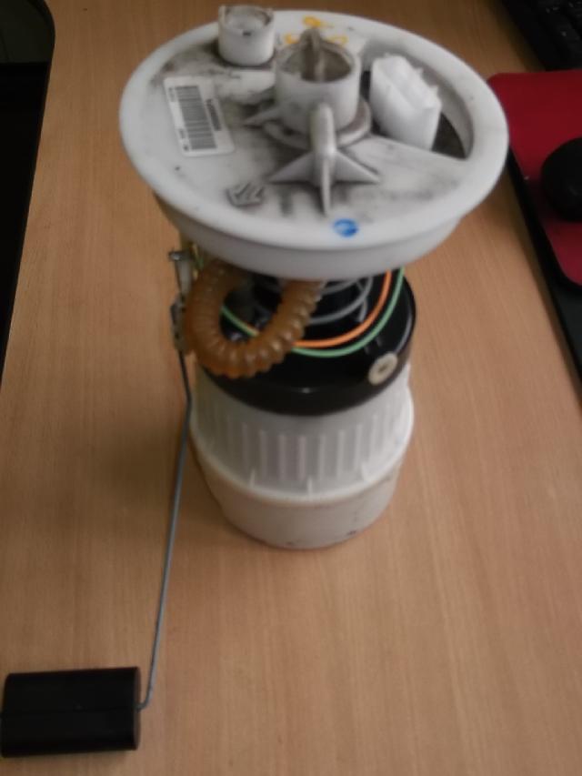 VOLVO V50 1.8 PETROL INTANK FUEL PUMP 20042012