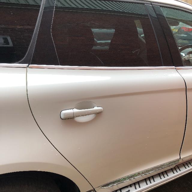 VOLVO XC60 DRIVERS REAR DOOR WHITE 2009-2017