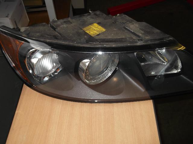 VOLVO V50 DRIVERS HEAD LAMP 2004-2007