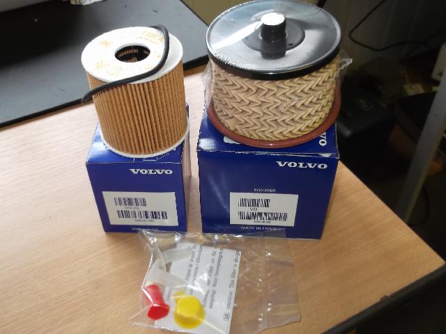 VOLVO  V50 2.0 DIESEL OIL AND FUEL FILTER KIT GENUINE VOLVO ITEMS 2004-2010