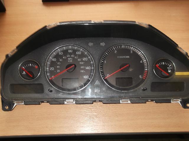 VOLVO XC90 D5 CLOCKS 2002-2005
