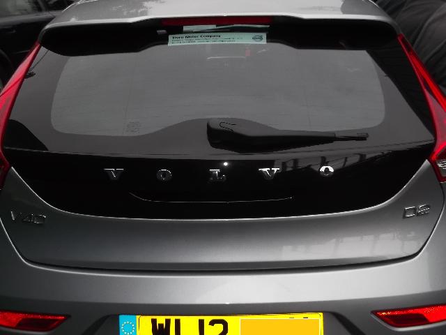 VOLVO V40 PASSENGER FRONT HUB 2012