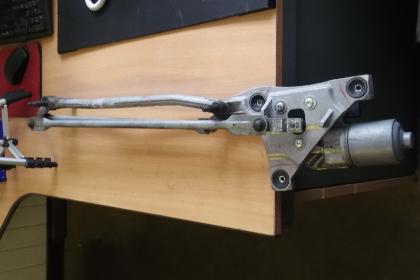 VOLVO V50 WIPER MOTOR AND LINKAGE 2004-2013