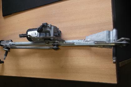 VOLVO V70 FRONT WIPER MOTOR AND LINKAGE 2000-2007