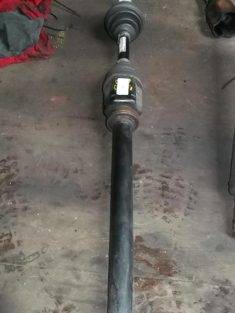 VOLVO V50 D5 DRIVERS DRIVESHAFT  MANUAL 2004-2010