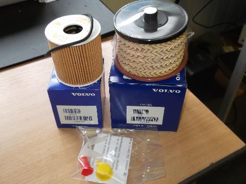 VOLVO  V50 2.0 DIESEL OIL AND FUEL FILTER KIT GENUINE VOLVO ITEMS 2004-2010
