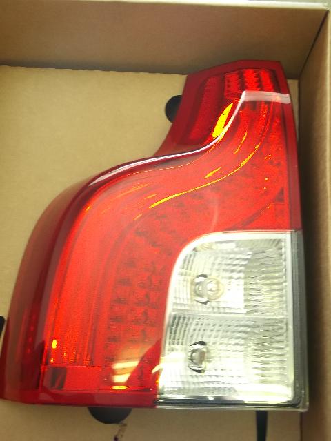 VOLVO XC90 PASSENGER SIDE REAR LAMP 2012-2015