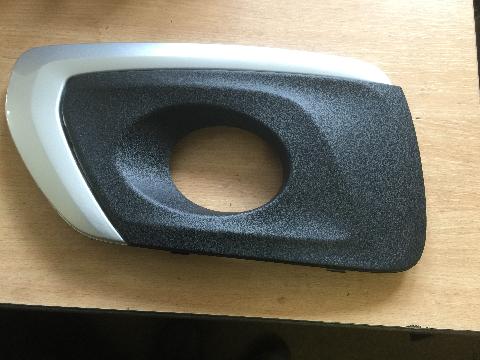 VOLVO XC70 FOG LIGHT SURROUND TRIM DRIVERS SIDE 2014-2016 ONLY